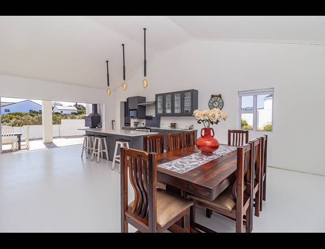 3 BEDROOM HOUSE FOR SALE IN GROTTO BAY